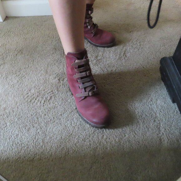 Burgundy combat style boots - Picture 3 of 7